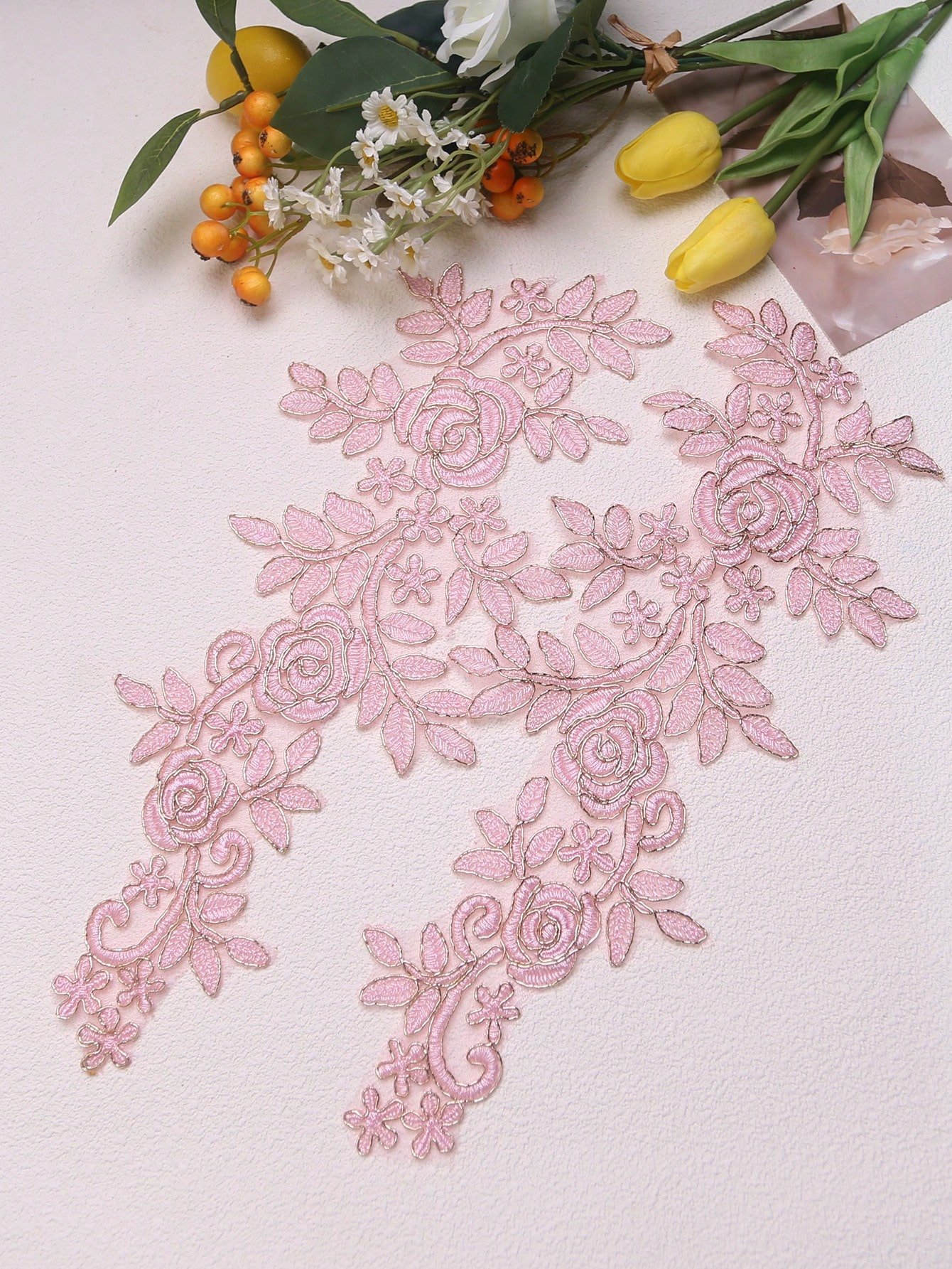 Symmetrical Rose Vine Lace Applique Pair with Flowing Leaf Structure - 图片 5