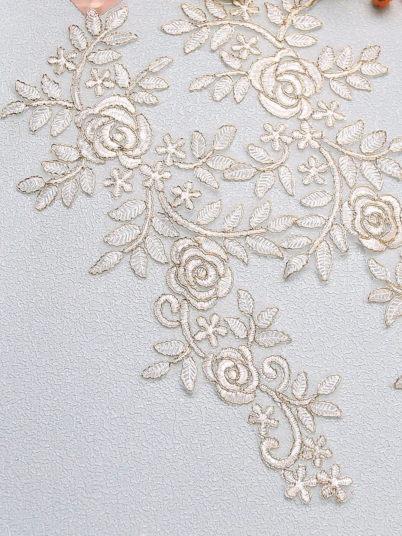 Symmetrical Rose Vine Lace Applique Pair with Flowing Leaf Structure - 图片 6