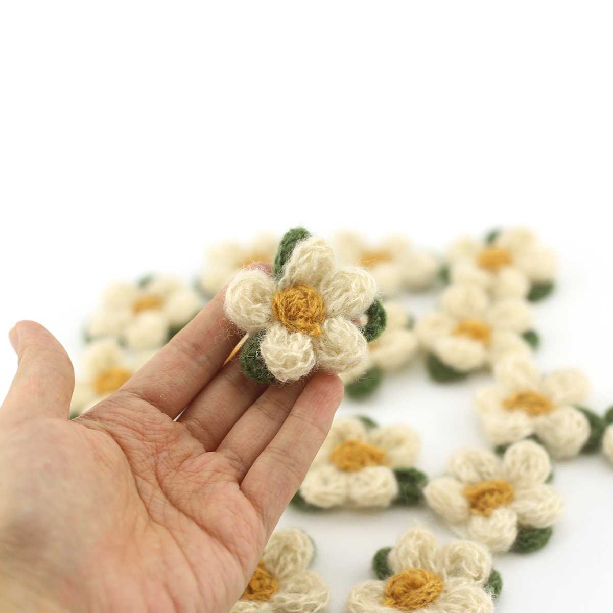 Handmade cream crochet yarn flower appliques embroidery patches for DIY sewing and accessories