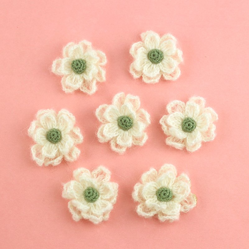 Green and white crochet flower appliques handmade yarn embroidery patches for clothing and DIY crafts