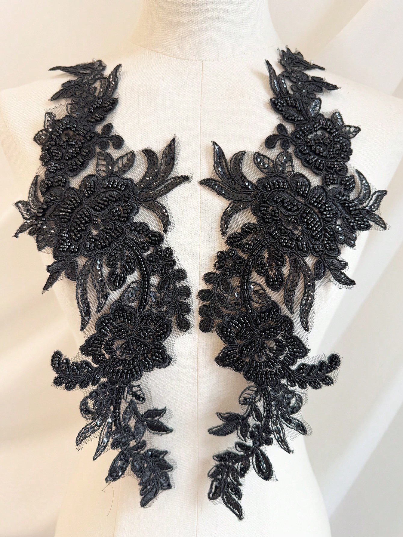 Symmetrical Black Beaded Floral Lace Applique Pair with Dense Beadwork & Floral Motifs - 图片 3