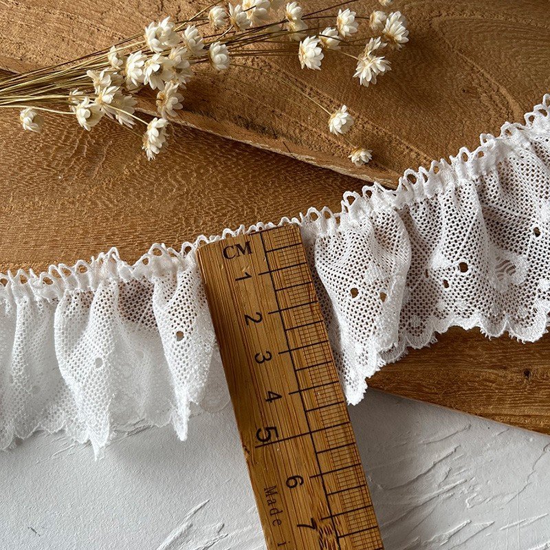 White mixed ruffled lace, perfect for embellishing dresses and DIY crafts