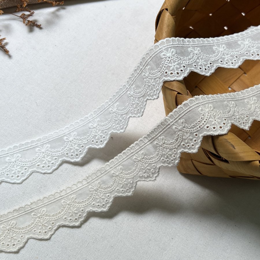 3.5cm cotton embroidery lace trim with scalloped edge for neckline, sleeves, and skirts