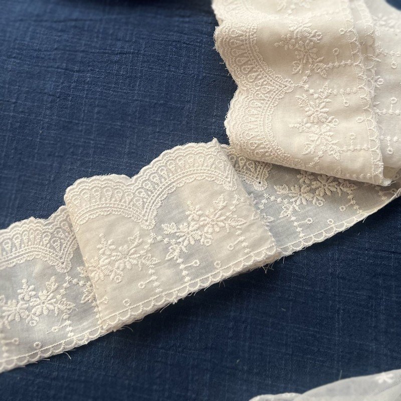 8cm cotton embroidered lace trim with floral pattern for wedding gowns and home décor projects